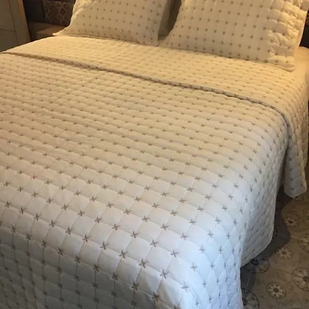 Acr فندق أديرني